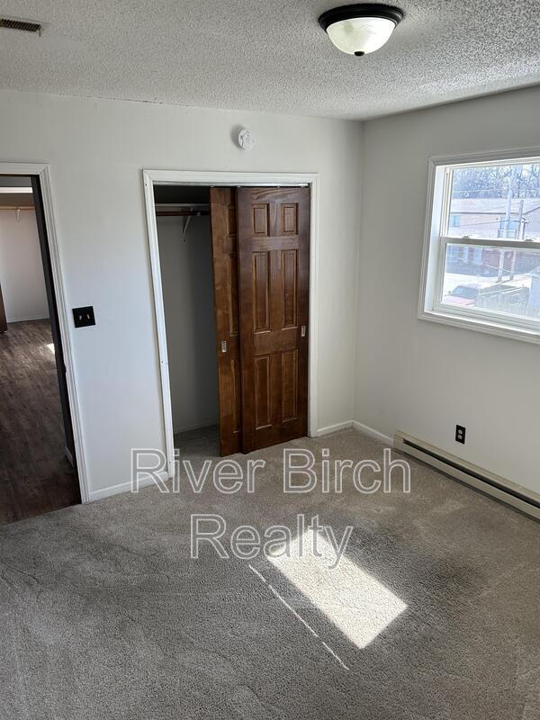 Building Photo - 1006 S College St