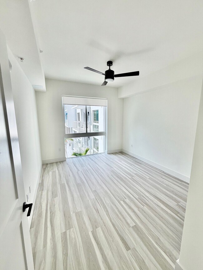 Foto del edificio - 18631 NE 25th Pl