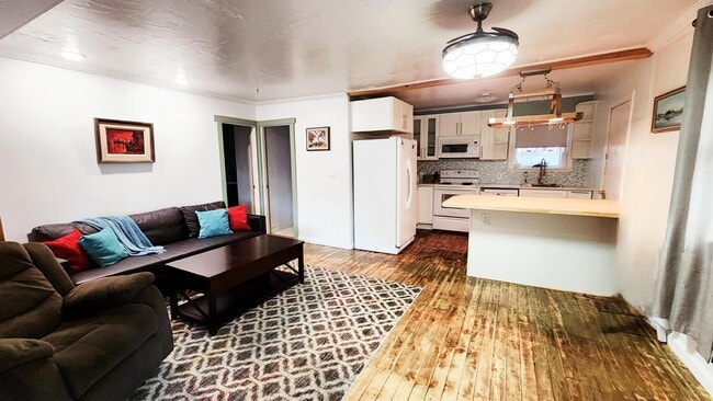 Building Photo - 122 Bear Cove