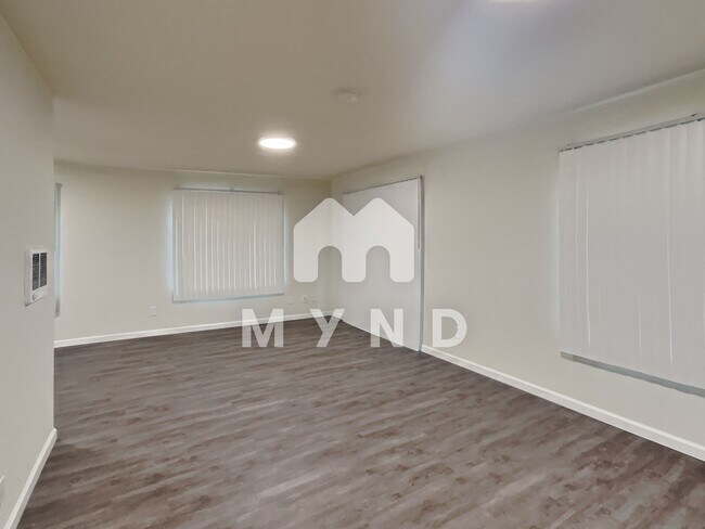 Foto del edificio - 240 Athol Ave Apt 101