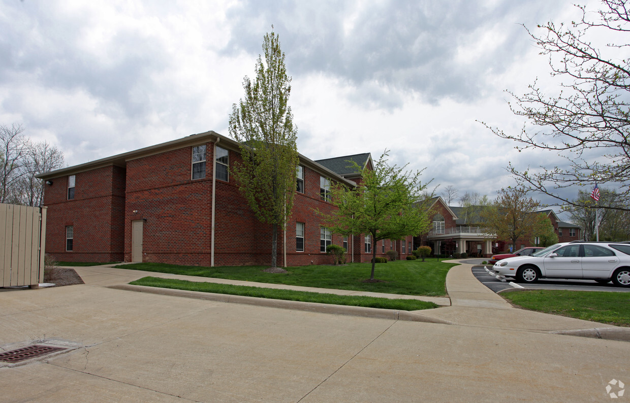 Building Photo - Applewood Place