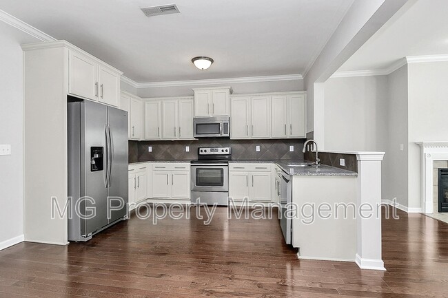 Building Photo - 8116 Dumphries Dr