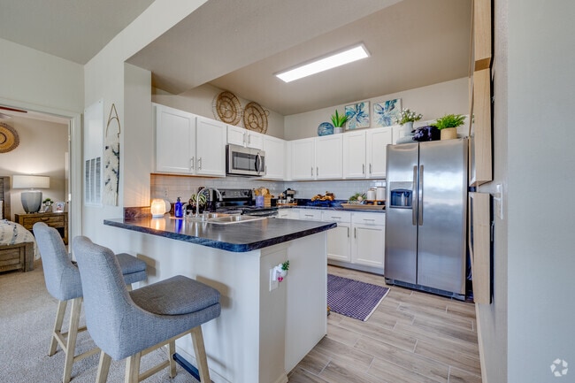 2HAB, 2BA - 1108 ft² - Cocina - Cedar Ridge Apartments