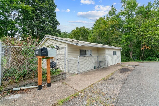 Foto del edificio - 136 Locust St