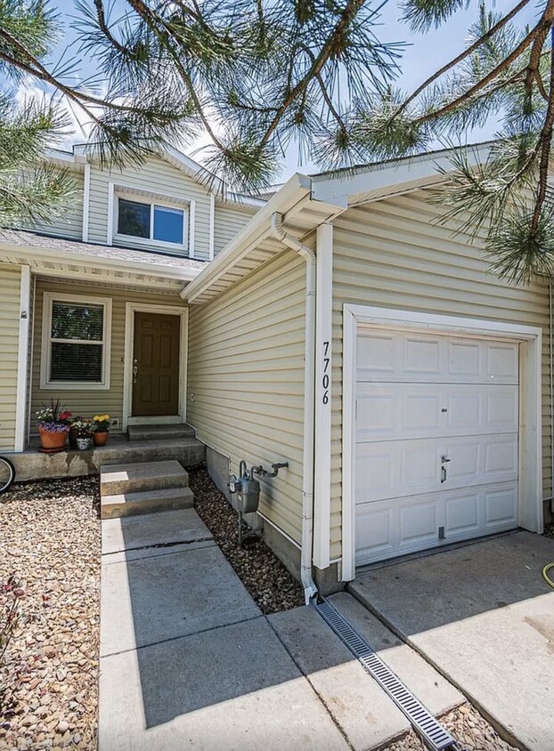 Primary Photo - 7706 S Kittredge Ct