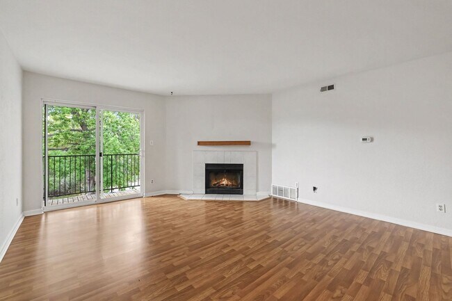 Building Photo - Spacious 2BR/2BA Condo with In-Unit Laundry & Central A/C