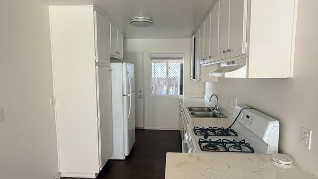 Building Photo - 974 Merritt Dr