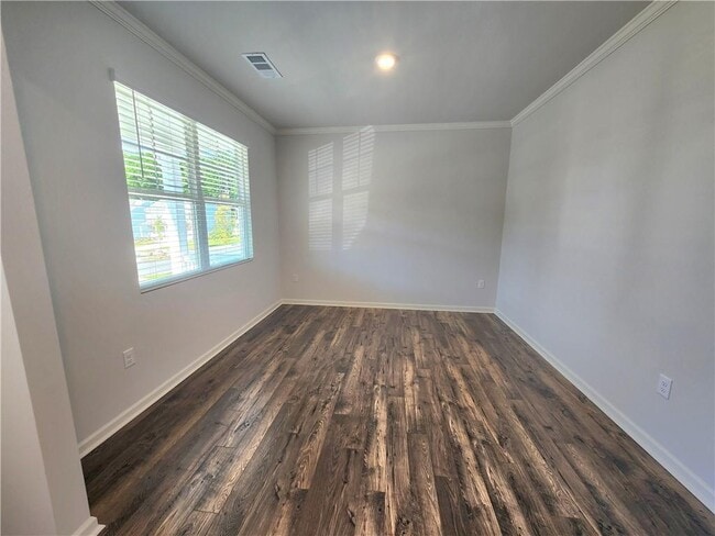 Building Photo - 383 King Vlg