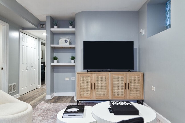 Foto del edificio - 3029 N Oakley Ave