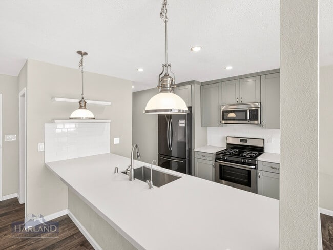 Building Photo - 5580 Dream St