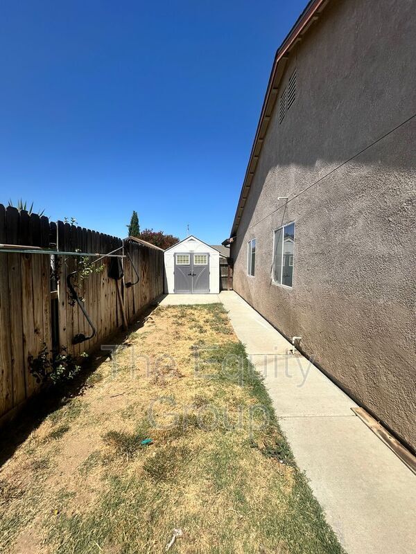 Building Photo - 1253 S Monterey Ave