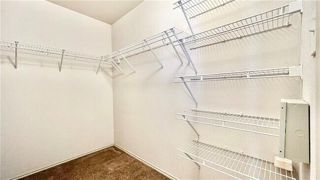 Foto del edificio - 3553 Rock Shelf Ln