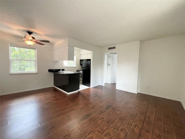 Building Photo - 4811 Live Oak St