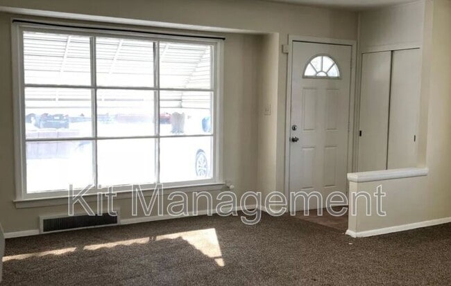 Foto del edificio - 536 W Poinsetta Ave