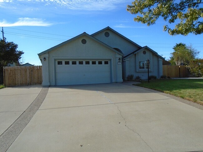 Building Photo - Lovely Home in Ravenwood Estates