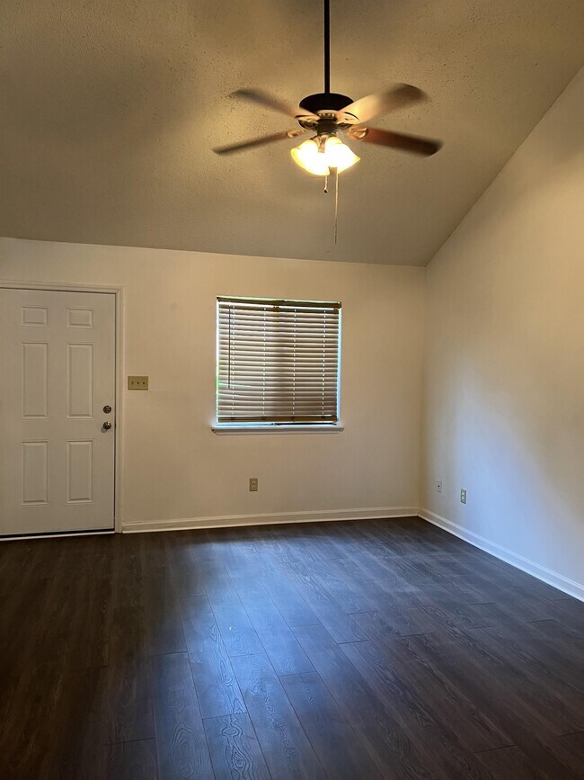 Building Photo - 2343 Sandpiper St