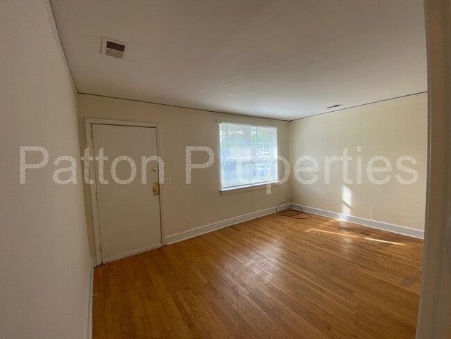 Foto del edificio - 1021-1023 Munsen Springs Drive - Inside CoC - R16501-02-13