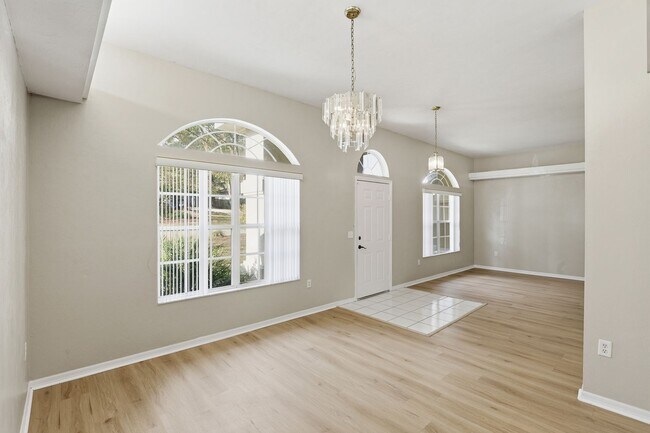 Foto del edificio - 4 bedroom 3 bath home in NW Broadmoor