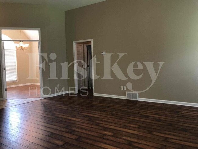 Foto del edificio - 995 Nesting Wood Cir W