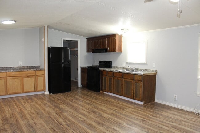 Building Photo - 919 Austin St