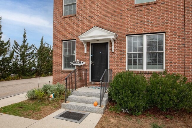 Building Photo - 9 Falkland Pl