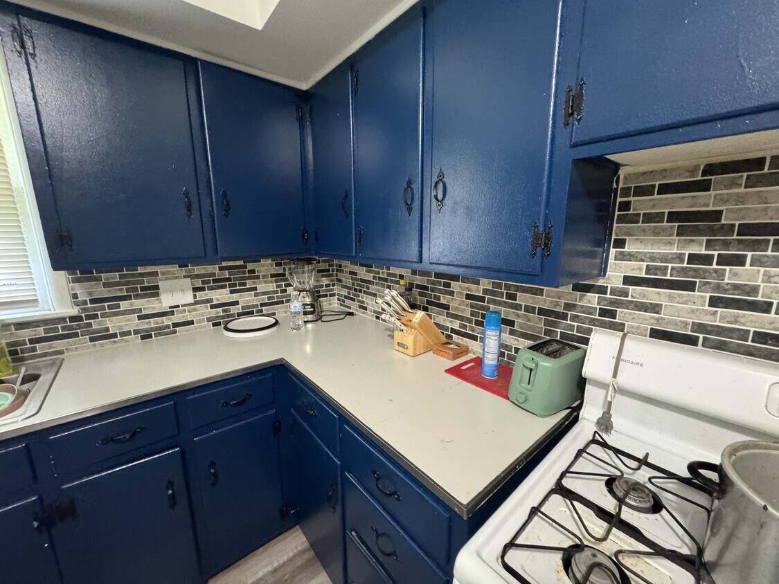 Foto del edificio - 1815 E 83rd St