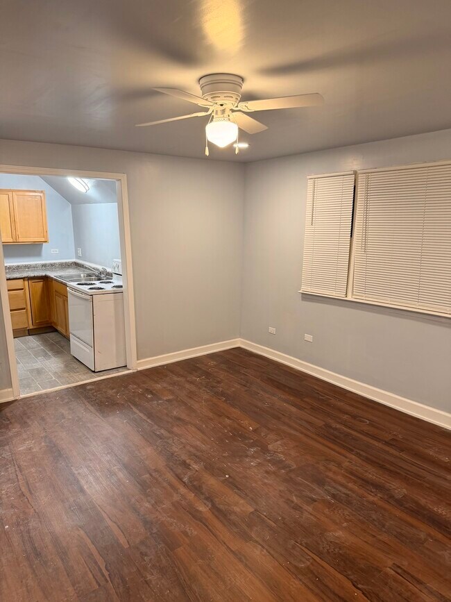 Building Photo - 14305 Irving Ave Unit 2