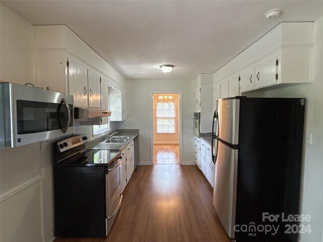 Foto del edificio - 4614 Cloverdale Ave