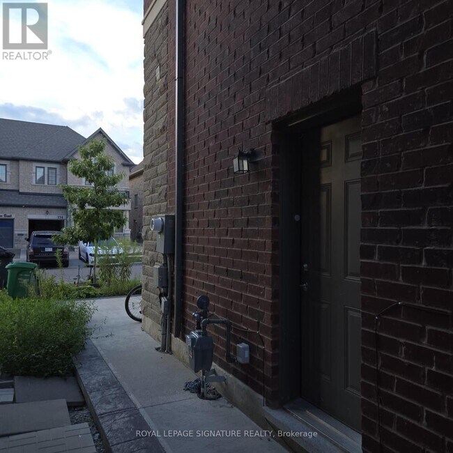 Building Photo - 103 Dolobram Trl