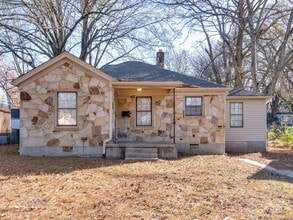 Building Photo - 950 Parkhaven Ln