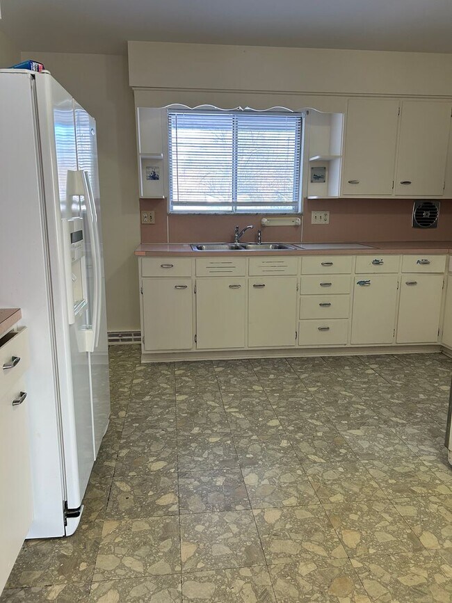 Building Photo - Lovely family home