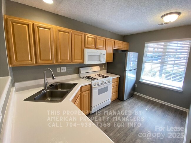 Building Photo - 10580 English Setter Way