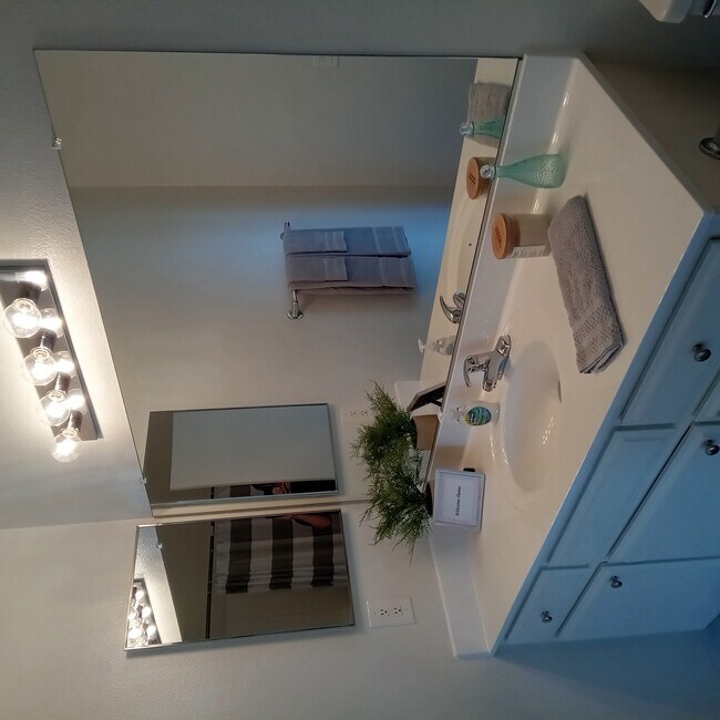 Foto del edificio - 7901 Duchess Drive - Duchess Terrace