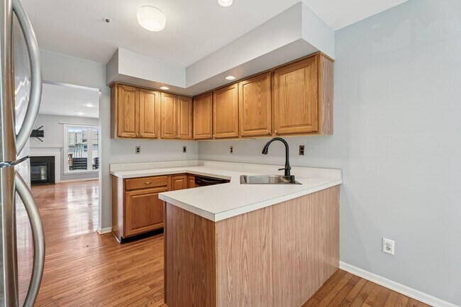 Foto del edificio - Spacious 3 Bedroom, 2.5 Bath Townhouse in ...