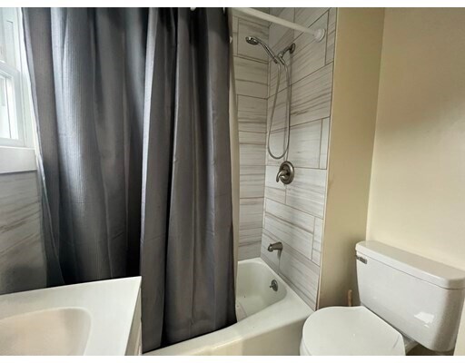 Building Photo - 471 E Main St