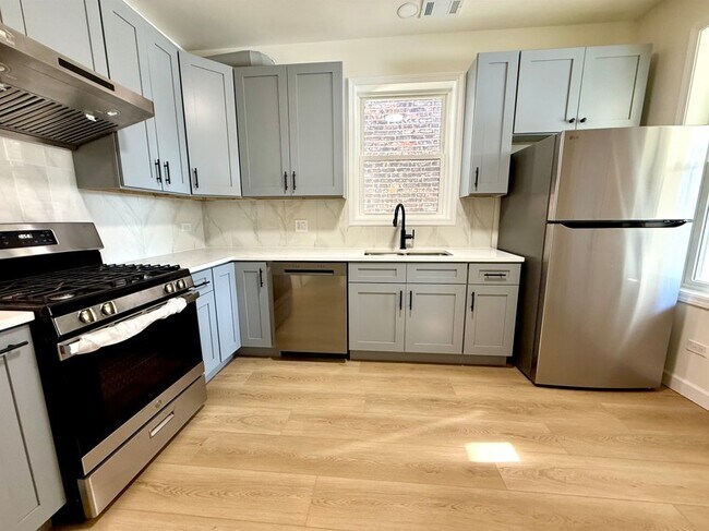 Building Photo - 2543 W 39th Pl