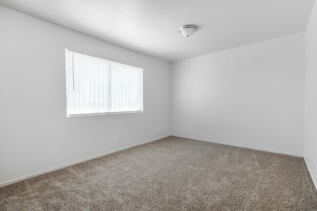 Foto del edificio - 2750 W Fairmont Ave