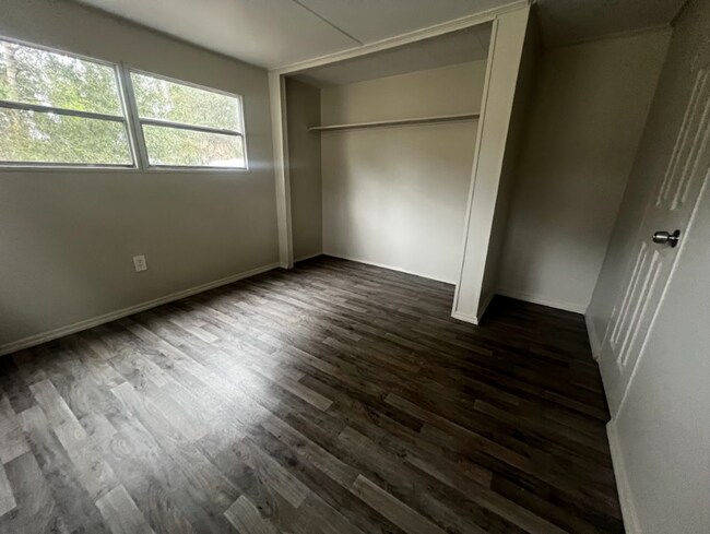 Foto del edificio - Newly Renovated 2/1 in Lake Front Community