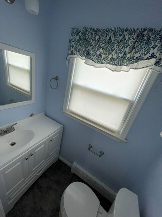 Foto del edificio - ADORABLE 3 BED 1.5 BATH BUNGALOW -----DEERING ST.