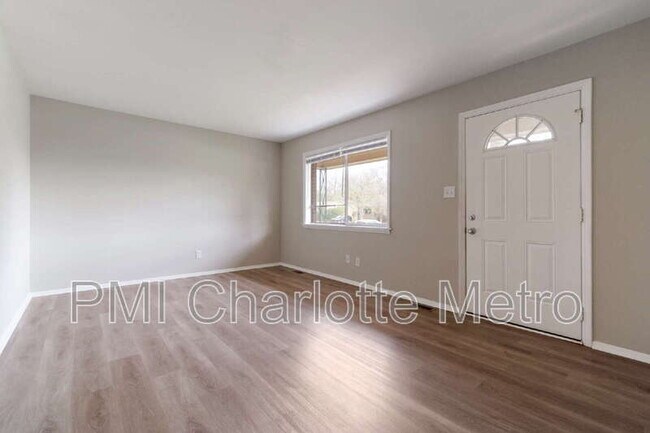 Foto del edificio - 4717 Monmouth Dr