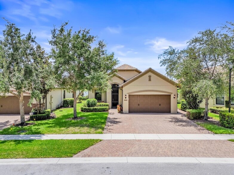 Foto principal - 3561 Florence St