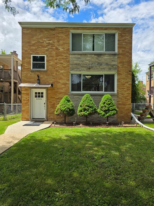 Foto del edificio - 8206 Kilpatrick Ave