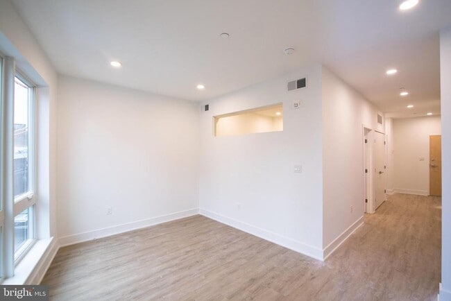 Building Photo - 1325 N Lee St