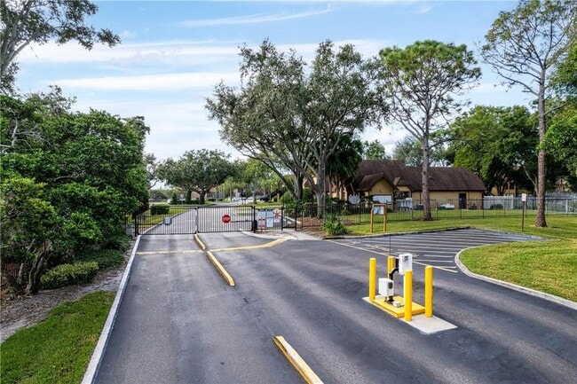 Building Photo - Amazing Location **Altamonte Condo** - 1 Bedroom