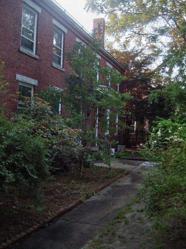 77 Pleasant St, Manchester, NH 03101 Townhome Rentals in Manchester