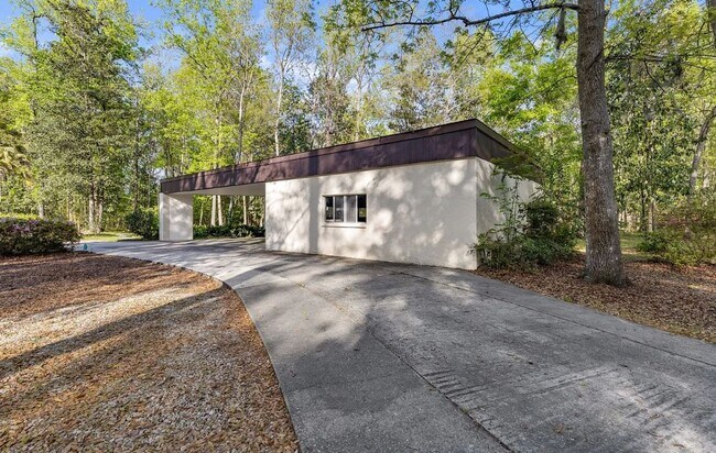 Building Photo - Mid-Century Modern Oasis on 5+ Acres – Pri...