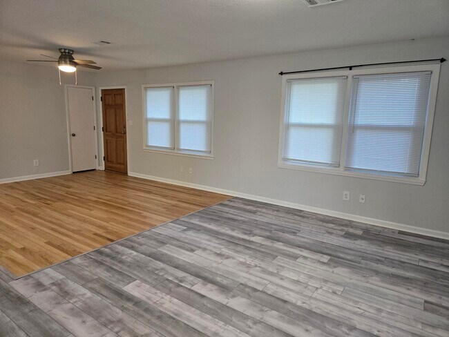 Foto del edificio - 4580 Hickory Dr