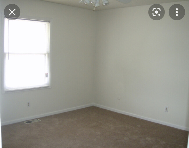 First room - 407 W Calhoun Ave