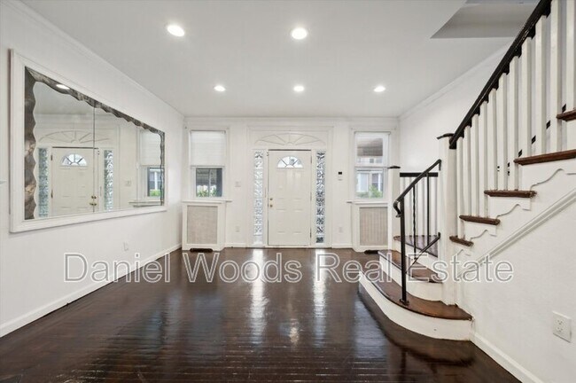 Building Photo - 6725 N Smedley St