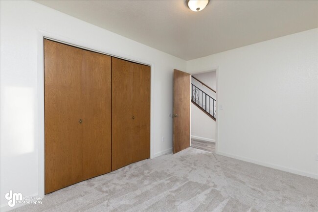 Building Photo - 411 Oklahoma St